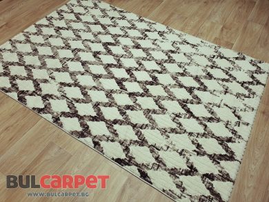Килим Шаги Мадрид 8929 бял – мекота и стил